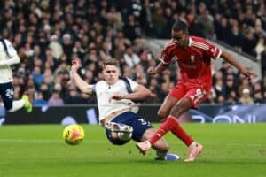 ลิเวอร์พูลยืนยัน “อิซัคขาหัก” ผ่าตัดแล้ว ยังไม่มีกำหนดคืนสนาม