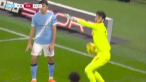 เฝ้าเสา 3 นัดเสียลูกเดียว กับช็อตเซฟของ เจมส์ แทรฟฟอร์ด ในคาราบาวคัพ